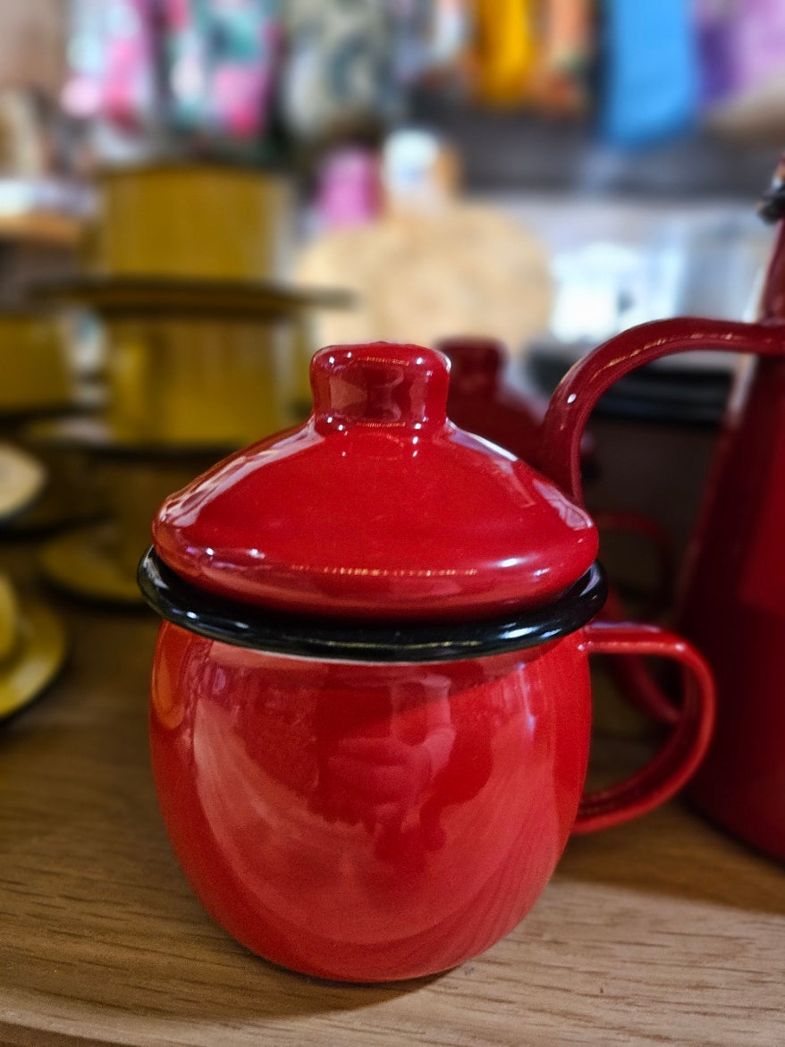 Enamel belly mug with lid