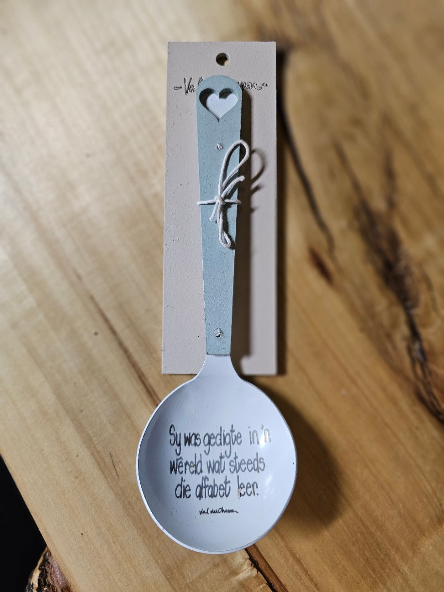 Enamel dish up spoon: Sy was gedigte in 'n wereld.. - multiple colours